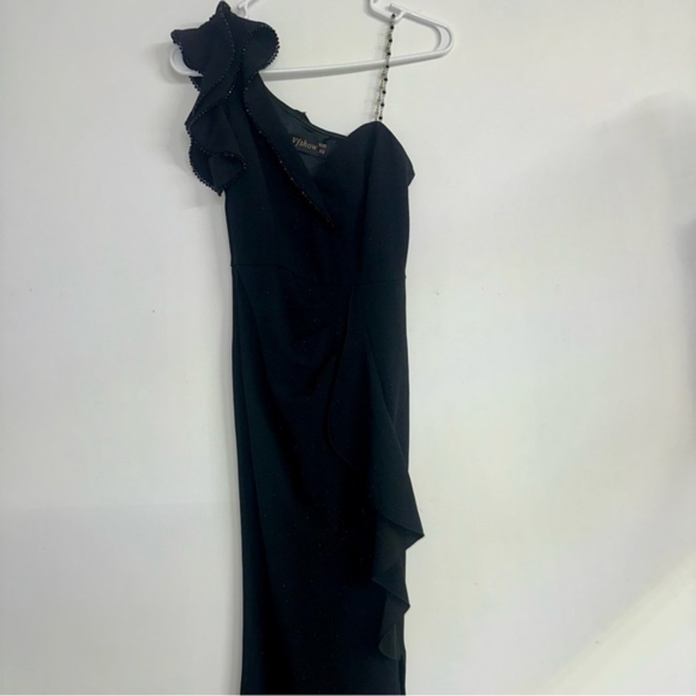 Elegant Black One-Shoulder Dress